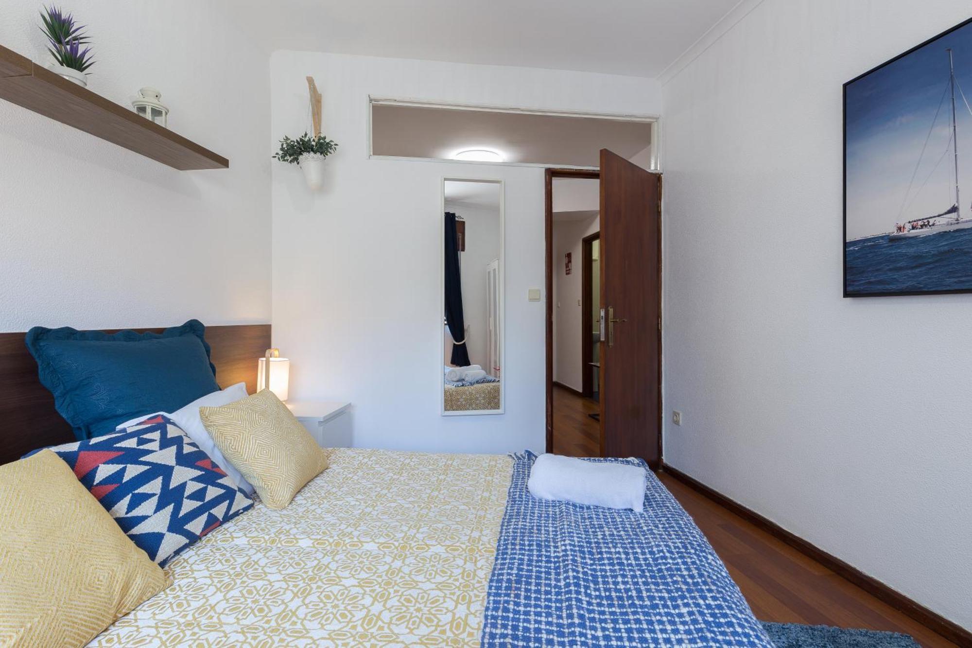 Host Wise - Comfy Bright Flats With Netflix Apartment